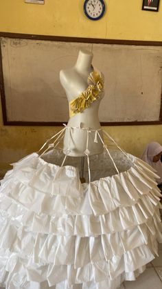 Recycled Fashion Upcycling, Recycle Dress, Diy Fashion Show, Draping Ideas