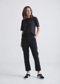 Relaxed Fit Tapered Leg Work Pants, Black Bottoms With Straight Hem For Work, Black Relaxed Fit Work Pants For Business Casual, Relaxed Fit Tapered Leg Work Pants For Business Casual, Casual Workwear Dress Pants With Straight Hem, Casual Dress Pants With Straight Hem For Work, Casual Straight Hem Dress Pants For Work, Elastic Waistband Straight Leg Sweatpants For Workwear, Versatile Relaxed Fit Tapered Leg Dress Pants