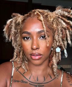 @naturalbabepro on ig Brown Locs, Blonde Locs, Dyed Dreads, Blonde Dreadlocks, Blonde Dreads, Short Locs, Twisted Hair, Dreads Girl, Big Box Braids Hairstyles