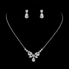 Simple Bridal Necklace, Bride Jewelry Set, Bridal Jewelry Necklace, Diamond Pendants Designs, Diamond Necklace Designs, Bridal Accessories Jewelry, Bridal Earrings Drop, Bridal Jewelry Set, Tear Drop Earrings