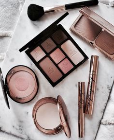 Discovered by @mindofotherstars. Find images and videos about tumblr, pink and beauty on We Heart It - the app to get lost in what you love. Makeup Sephora, Hygiene Care, Beauty Make-up, 90's Fashion, Vintage Makeup, Eye Shadows, Blair Waldorf