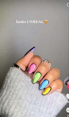 Pop Art Nails Designs Almond, Nails Neon Design, Unusual Nail Art, 2d Nails, Easy Diy Nail Art For Beginners, Pop Art Nail Art, Acrylic Nail Designs Classy