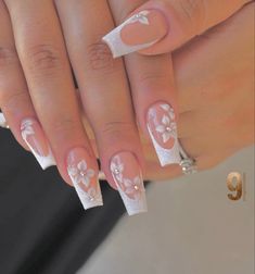 There's a new beauty trend taking over Instagram and it's absolutely stunning. Say hello to "quartz nails". Bridal Nail Designs Brides Elegant, Best Wedding Nails, Bridal Nails Designs, Long Square Nails, Nails 2022, Nails Design With Rhinestones, Girly Acrylic Nails, Acrylic Nails Coffin Pink, Pearl Nails