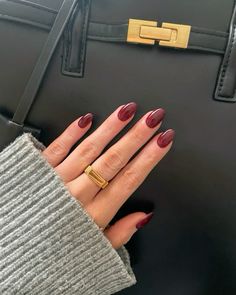 Autumnal Red Nails, Nail Inspo Solid Color Fall, Fall Aesthetic Acrylic Nails, Bergandi Nails, Short Maroon Almond Nails, Round Maroon Nails, Fall Nails 2023 Maroon, Burgundy Oval Acrylic Nails, Short Oval Burgundy Nails