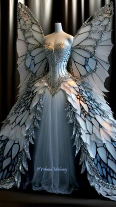 Prom Butterfly Dress, Fantasy Dress Reference, Fairy Goddess Dress, Poofy Ball Gowns, Fantasy Gowns Princesses Fairytale, Butterfly Dress Aesthetic, Prenses Dress, Odd Dresses, Fairy Quinceanera Dress