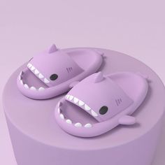 Never Worn Nwt Sealed Bag Purple Shark Slides Eu: 37-38 Amazing Condition Men Bathroom, Funny Slippers, Funny Shoes, Indoor Slides, Shark Slippers, Heels Slippers, Rubber Slippers, Sharks Funny, Cute Shark