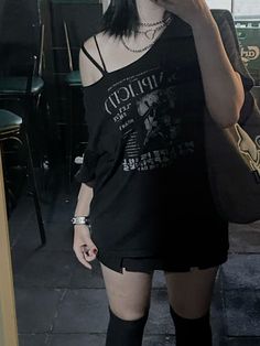 Alt Emo Grunge Outfits, Women Goth Outfits, Summer Alternative Outfits Grunge, Gothic Alt Outfits, Alternative Style Aesthetic, Black Skirt Outfit Grunge, Alt Outfit Inspo Fem, Goth Fits For School, Skirt Outfits Alt