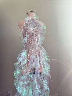 Merman Outfits, Mermaid Costume Ideas Women, Mermaid Costume Dress, Sirencore Dress, Mermaid Aesthetic Dress, Opalescent Dress, Glowing Outfits, Shell Fashion Design, Jellyfish Outfit Inspired