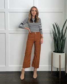 Jeans Outfit Sneakers, Shoes With Wide Leg Pants, Pants Outfit Work, Fall Bottoms