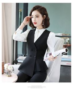 Women Office Outfits, Work Attire Women, Neat Casual Outfits, Corporate Attire, Womens Suits Business, Cute Dress Outfits, Effortlessly Chic Outfits, Woman Suit Fashion, Formal Outfit