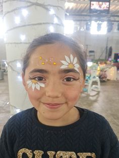 Face Paint Flowers Easy, Flower Makeup Looks Easy, Super Simple Face Paint, Simple Flower Face Paint, Easy Beginner Face Painting, Face Painting Ideas For Kids Butterfly, Halloween Face Paint Kids Easy