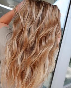 Silver Blonde Hair Dye, Strawberry Blonde Hair Color, Silver Blonde Hair, Balayage Blonde, Honey Nut, Honey Blonde Hair, Strawberry Blonde Hair, Balayage Hair Blonde, Blonde Hair Looks