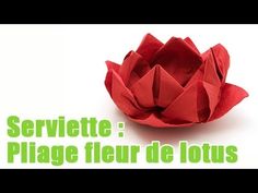 an origami lotus flower sitting on top of a white surface with the words serviete pliage fleur de lotus