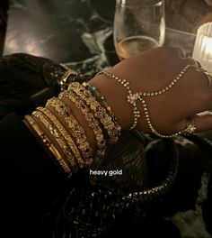 Unique Jewelry Aesthetic, En Route Jewelry Aesthetic, Body Jewelry Outfit, Gold Jewelry Bracelet, Tiktok Fashion