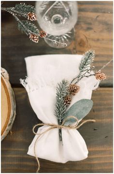 Winter Wedding Ideas Centerpieces, Winter Christmas Wedding Decor, Winter Wedding Napkin Ideas, British Winter Wedding, Winter Bridal Shower Centerpieces Diy, Winter Bridal Shower Table Decor, Cottagecore Winter Wedding, Winter Wedding Dinner Ideas, Winter Wedding Round Tables