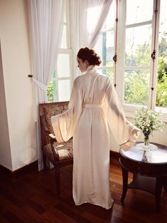 Elegant Long Sleep Dresses, Elegant Long Fitted Sleepwear, Elegant Long Sleeve Robe For Home, Fitted Long Elegant Sleepwear, Elegant Long Sleeve Nightgown For Home, Cream Long Sleeve Robe For Wedding Night, Long Sleeve Cream Robe For Wedding Night, Elegant Long Sleep Gown, Long Fitted Kimono For Wedding