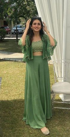 Mehendi Outfit Ideas Sisters, Traditional Western Dress, Skirt With Top Indian, Western Traditional Outfit, Skirt Top Western Outfit, Mehendi Outfits Sisters, Western Indian Outfits, Crop Top Sharara Set, Rakshabandhan Outfit Ideas