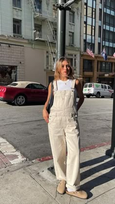 Birkenstock Clog Outfit, Birkenstock Boston Outfit, Mode Dope, Clogs Outfits, Boston Outfits, Nyc Winter Outfits, Birkenstock Clogs, Birkenstock Outfit, Clogs Outfit