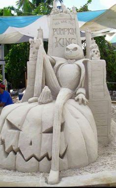 there is a sand castle made to look like a princess