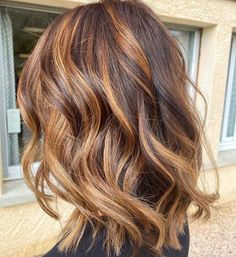 Mid Length Hair With Layers Balayage, Caramel Hair With Blonde Highlights Golden Brown Low Lights, Chestnut Brown With Highlights, Golden Highlights Brown Hair Sun Kissed, Ombre Hair Caramel, Blond Caramel, Golden Highlights Brown Hair, Blond Balayage, Hair Color Caramel