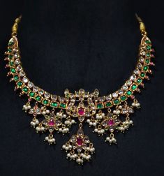 Kameshwari Jewellery Necklace, Polki Tops, Temple Jewellery Earrings, Bridal Necklace Designs, Neck Pieces Jewelry, Antique Necklaces Design, Gold Earrings Models