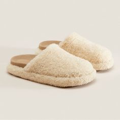 Zara Fuzzy Clog Slippers Nwt Size 38 Or 7.5 Msrp $60 Off White Sold Out 1104/200 Winter Cream Closed Toe Slippers, Zara Mules, Ribbon Sandals, Zara Flats, Rhinestone Slides, Zara Sandals, Fur Sandals, Clog Slippers, Zara Leather