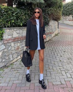 Outfit With Loafers Women, Loafers Women Outfit, Loafers For Women Outfit, Loafer Outfits, Moccasins Outfit, Prada Loafers, Oxford Shoes Outfit, Outfit Work