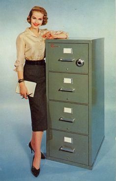 Womens Business Attire, Retro Office, Career Girl, Fashion Office, Fashion 1950s, Vintage Office, Business Attire