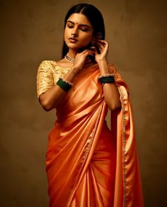 Indoor Model Shoot Poses Female, Women Saree Poses, Indoor Saree Photoshoot Ideas, Sari Photography, Saree Photoshoot Poses, Sari Design, Modern Saree, Saree Poses, Indian Photoshoot