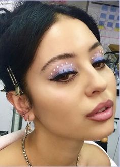 Editorial Make-up, Make Up Designs, Tutorial Eyeshadow, Maquillage On Fleek, Rhinestone Makeup, 90s Makeup, Smink Inspiration, Beauty Make-up, Makijaż Smokey Eye