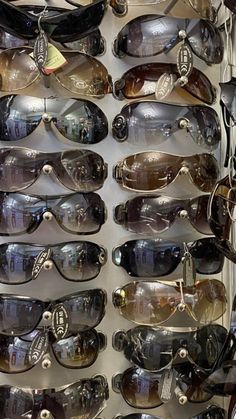 Face Poses, Star Sunglasses, Photos Of Men, Wrap Around Sunglasses, 00s Mode, Park Ideas, Best Sunglasses, Fashion Star