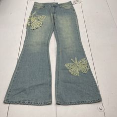 BDG Low Rise Flare Butterfly Appliqué Jeans Women’s Size 27 New. Condition is New With Tags SEE PICS LS100/23 Shoes B2 & B7 LH40 Y2k Butterfly Jeans, Appliqué Jeans, Low Rise Flare Jeans Outfit, Cleo Sertori, Butterfly Jeans, Thrift Board, Applique Jeans, Closet Art, Flare Jeans Outfit