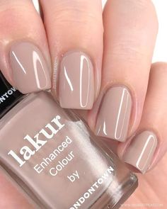 Neutral Nails Taupe, Summer Fall Nails, Beige Nude Nails, Fall Bridal Nails, Nude Nail Colors, Tan Nails, Natural Looking Nails, Nude Nail Polish, Nude Nail