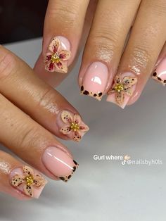 Daisy Acrylic Nails, Summery Nails, Girly Acrylic Nails, Classy Acrylic Nails, Short Square Acrylic Nails, Long Acrylic Nails Coffin, Acrylic Nails Coffin Pink, Unique Acrylic Nails, Acrylic Nails Coffin Short