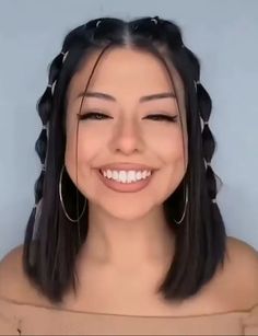 "16 Beautiful Makeup Looks to Match Your Easy Party Hairstyle" Braids Summer, Women Braids, Short Hair Trends, Hairdos For Short Hair, Summer Hairstyles For Medium Hair, Peinados Fáciles Para Cabello Corto, Hair Stylies, Hairstyles Summer, Hair Summer