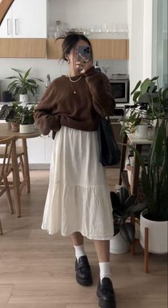 Work From Home Outfit Fall, Autumn Outfits Pumpkin Patch, Japanese Women Winter Fashion, Kpop Fall Outfits, Long Loose Skirt Outfit, Modest Fashion Essentials, Cute Modest Everyday Outfits, Skirt Outfits Midlength, Relaxed 90s Style