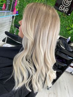 High Balayage Hair Blonde, Blonde Full Head Balayage, Balayage White Blonde, White Beige Hair Color, Blended Blonde Hair Balayage, Bayalage Blonde Straight, Blonde Balayage On Light Hair, Light Blond Balayage Hair, Bright Balayage Blonde