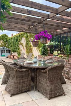 Traditional, elegant rattan dining set dressed with rattan placemats, bowls and wine glasses. Bright flower baskets hang from an overhead pergola. Alfresco Dinner Party, Bold Flowers, Party Inspiration, Garden Inspiration