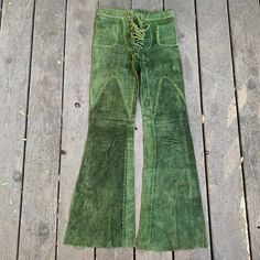 Thrift Shop Outfit, Funky Pants, Damir Doma, Fashion Student, Laurel Canyon, Suede Pants, Thrift Shop, Green Suede, Green Lace