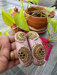 This is a beautiful hand made bangle with high quality stone. Maggam Work Bangle. ‼️No allergies  ‼️Soft Fabric  !! Elegant hand work Designer made bangle  can be worn for any occasion. Ships immediately. Tela, Maggam Bangles Designs, Maggam Work Bangles Designs, Aari Work Bangles, Fabric Bangles Handmade, Jewellery Making Tutorials Necklaces, Diy Bangles, Fabric Bangles, Silk Thread Bangles Design