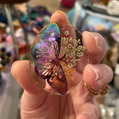 I Made This Pendant Using Resin, Dried Flowers, And A Rainbow Stainless Steel Laser Cut Butterfly. When Making An Offer, Please Specify If You Would Like The Pendant To Come On A Black Waxed Leather Cord, Gold Plated Chain, Or Silver Plated Chain. If You Do Not Specify What You Want The Pendant To Be Hung On, You Will Receive Just The Pendant (To Be Put On Your Own Necklace). Resin Pendants Flower, Glitter Resin Necklace, Resin Crafts Necklace, Resin Glitter Jewelry, Resin Butterfly Jewelry, Resin Dried Flowers, Dried Flower Necklace, Mixed Media Necklace, Grey Pearl Necklace