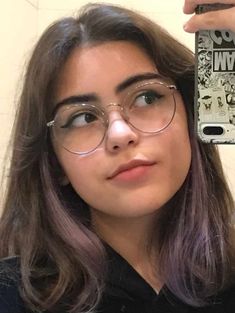 Glasses Vs No Glasses, Specs For Oval Face Women, Frames For Oval Face Shape Women, Specs Frames Women Oval Face, Aesthetic Specs Frames, Glasses For Girls Aesthetic, Cute Glasses Frames For Oval Faces, Oval Face Glasses Woman, Spex Frames Women