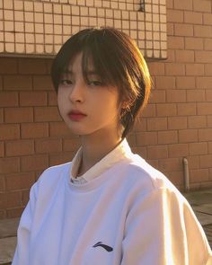 Shortish Hair, Justina Xie, Korean Short Hair, Hair Color Streaks, Asian Short Hair, Hair Inspiration Short, Hair Stylist Life, Girl Short Hair