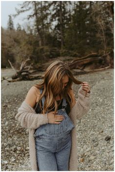 Maternity Photo Shoot Overalls, Overall Maternity Shoot, Maternity Pictures Overalls, Maternity Photography Overalls, Hipster Maternity Shoot, Maternity Photos Overalls, Granola Maternity Outfit, Hippie Maternity Outfits