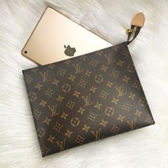 Louise Vuitton, Laptop Cover, Luxury Wallet, Louis Vuitton Accessories, Handbag Outlet, Iphone Accessories