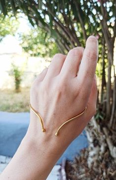 Gold plated palm cuff! New entry in the shop and we love it! Adjustable to fit your palm, very comfortable and so unique! Such a statement piece. Hope you enjoy your walk through our shop and we're happy to give any additional info on our products or help you customize your own unique idea! -Your Vibe Attracts Your Tribe- laoulaou tribe ~Warning : Please don t sleep, bath, swim or exercise while wearing this jewelry on. ~Please read our shipping and policies before checking out. ~Thank you in ad Gold Open Ring Bracelets For Gifts, Gold Open Ring Bracelets As Gift, Gold Open Ring Bracelet As Gift, Resizable Gold Brass Jewelry, Afro Jewelry, Palm Cuff, Bold Statement Necklaces, Bangles Jewelry Designs, Hand Bracelet