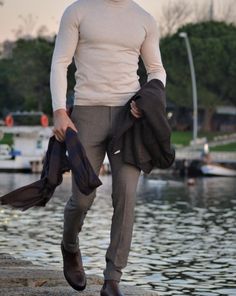 Athletic Body Men, Beige Shirt, Athletic Body, Fitted Turtleneck, Navy Suit, Men Fashion Casual Outfits, Mens Winter Fashion, Mens Casual Outfits