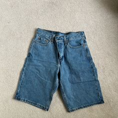 Never Worn Levi's Blue Shorts With Pockets, Levi's Denim Blue Shorts With Pockets, Levi's Blue Denim Shorts, Blue Levi's Jean Shorts, Blue Levi's Denim Shorts, Levi's High-waisted Blue Jean Shorts, Levi's Medium Wash Shorts With Pockets, Levi's Blue Short Leg Shorts, Levi's Blue Shorts