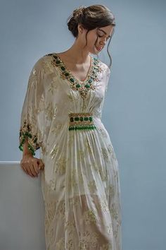 Kaftan Pattern, Baroque Floral, White Kaftan, Kaftan For Women, Long Kaftan, Draped Skirt, Boutique Dress Designs, Stylish Party Dresses