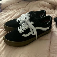 Vans Old Skool, Brand New! Pop Cush Sole, Extra Comfy :) Gum Bottoms, Super Cool Color Scheme. Only Selling Because I Just Can’t Part Ways With My Dirty Old Ones Lol These Deserve To Be Worn And Loved By Someone. Size 6.5 Men’s Or An 8 Women’s. I’m A True Women’s 8 And These Fit Perfectly. Purchased From Vans Store In Kenwood Mall. Comes With Black Laces If You Want To Switch Them!! Ask Questions :) Please No Low Ball Offers. Vans Lovers Know These Are Worth Every Penny. Color Is Black And White Vans Store, Leopard Sneakers, Nike Acg Jacket, Vans Black And White, White High Tops, Asics Running Shoes, Nike Air Max Tn, Black White Fashion, Vans Classic